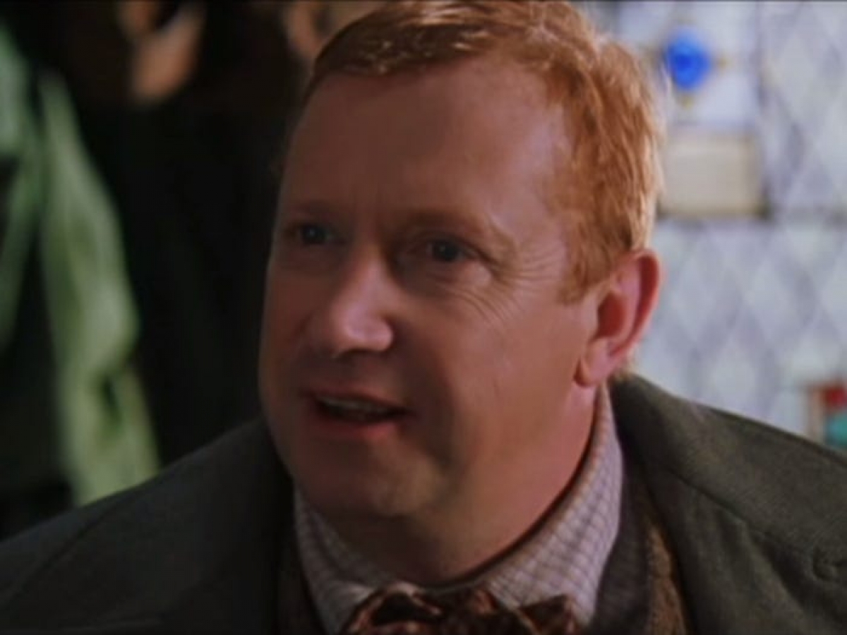 Nhân vật Arthur Weasley nhẽ ra phải chết vào phần 5, tuy nhiên J.K. Rowling đã thay đổi dự định ban đầu của mình bởi theo tác giả, "có quá ít người cha tốt bụng trong bộ truyện".